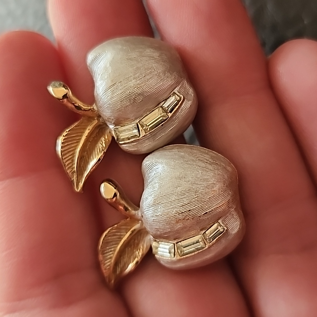 Vtg Pastelli Clip On Earrings